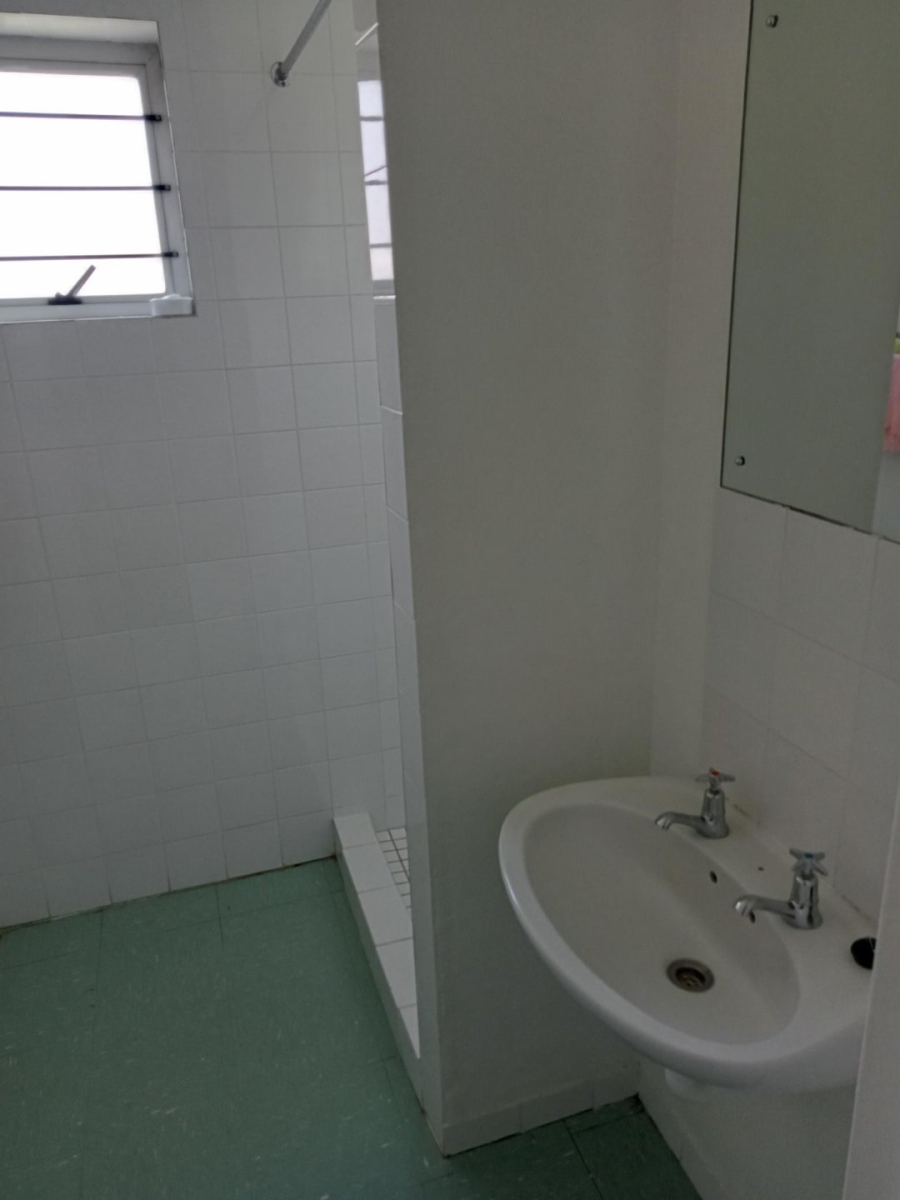 To Let 1 Bedroom Property for Rent in Montclair Western Cape